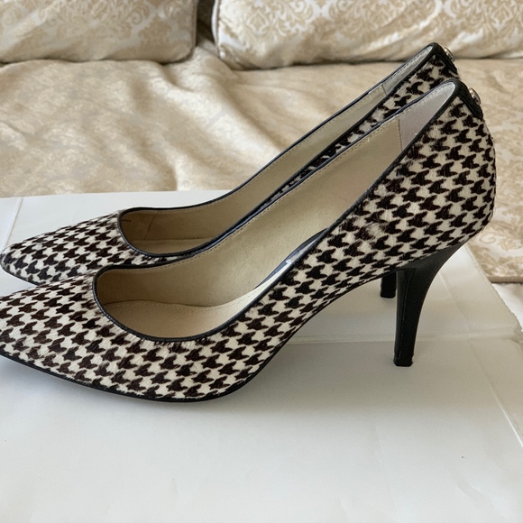 **SOLD** MICHAEL KORS FLEX PUMP HOUNDSTOOTH SIZE 9 - Picture 3 of 7